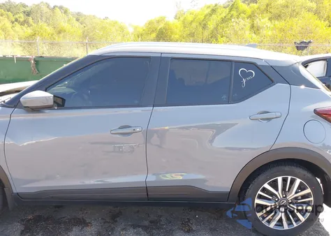 2023 Nissan Kicks Sv Xtronic Cvt z USA, uszkodzony, nr VIN 3N1CP5CV1PL476643